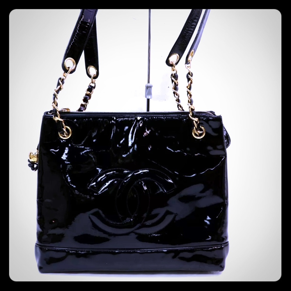 ❤️Authentic CHANEL Enamel Leather Shoulder Bag